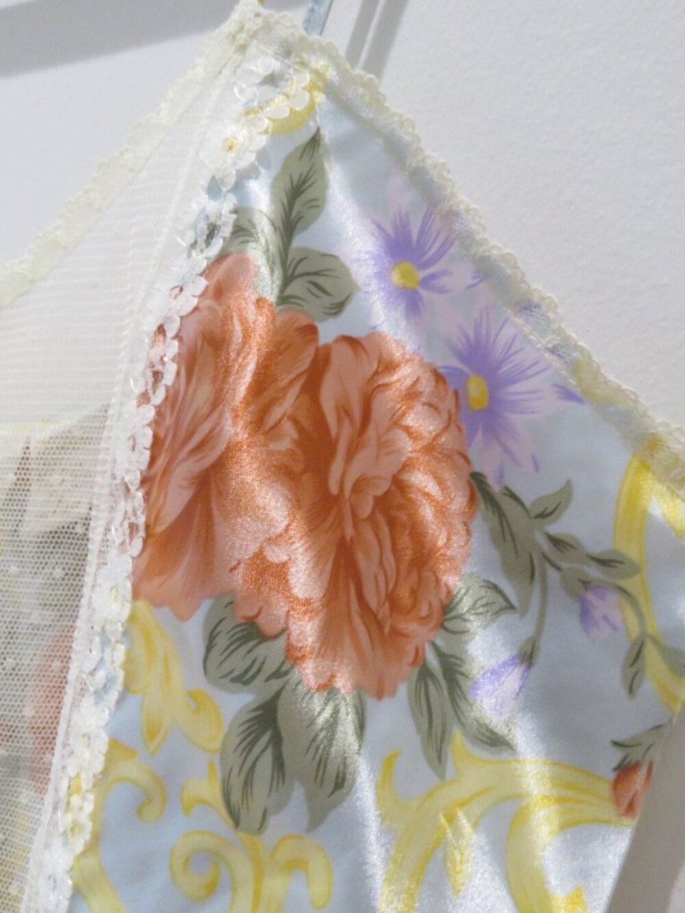 VINTAGE VICTORIA'S SECRET Gold Label Floral Satin Lace Cami Top Coquette Y2K - Picture 7 of 13